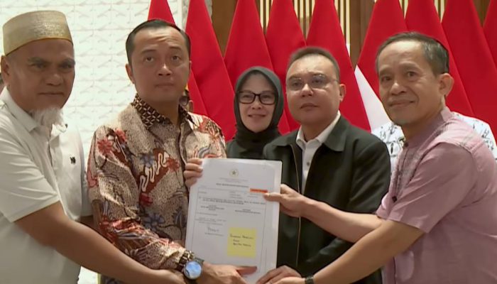 Keadilan Terwujud: Prabowo Rehabilitasi Guru SMA 1 Luwu Utara Malam Ini