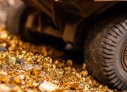 Harga Naik-Turun, Pencari Cuan Manfaatkan Momentum Jual Beli Emas