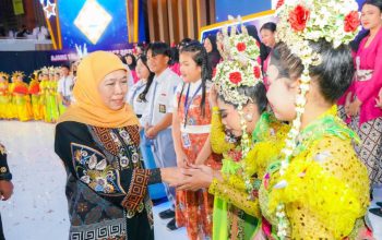 Hari Seni Sedunia 2026, Khofifah Ajak Masyarakat Jatim Jadikan Seni Ruang Ekspresi dan Solidaritas