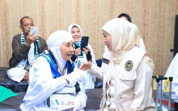 Embarkasi Surabaya Berangkatkan 44 Ribu Jamaah Haji, Gubernur Khofifah: Terbanyak di Indonesia