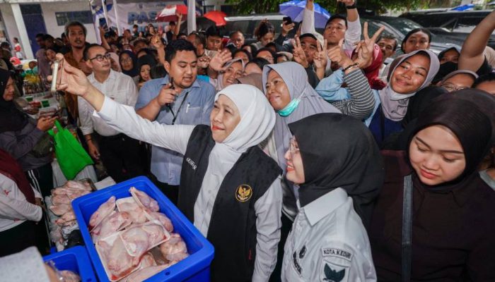 Gubernur Khofifah Banjir Pujian Usai Gelar Pasar Murah di Kota Kediri