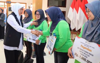 Jaga Daya Beli Masyarakat, Khofifah Gelontorkan Bantuan Rp32,16 Miliar di Ngawi
