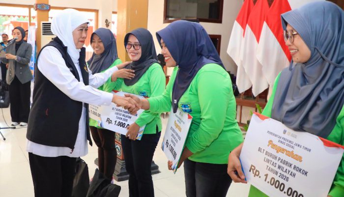 Jaga Daya Beli Masyarakat, Khofifah Gelontorkan Bantuan Rp32,16 Miliar di Ngawi