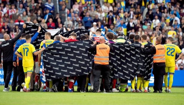 Eriksen Pingsan di Lapangan, Duel Denmark Kontra Ukraina Terhenti
