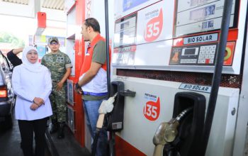 Gubernur Khofifah Pastikan Pasokan Biosolar di Jawa Timur Aman dan Lancar saat Tinjau SPBU Karanglo, Malang. Pastikan Pemprov Jatim Perkuat Koordinasi Bidang Energi dengan Pertamina dan PLN