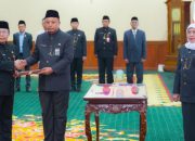 Lantik Enam Pejabat Baru, Gubernur Khofifah Tekankan Birokrasi Akuntabel dan Pelayanan Publik Berbasis Digital