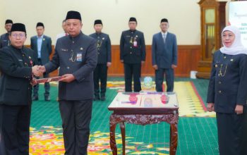 Lantik Enam Pejabat Baru, Gubernur Khofifah Tekankan Birokrasi Akuntabel dan Pelayanan Publik Berbasis Digital