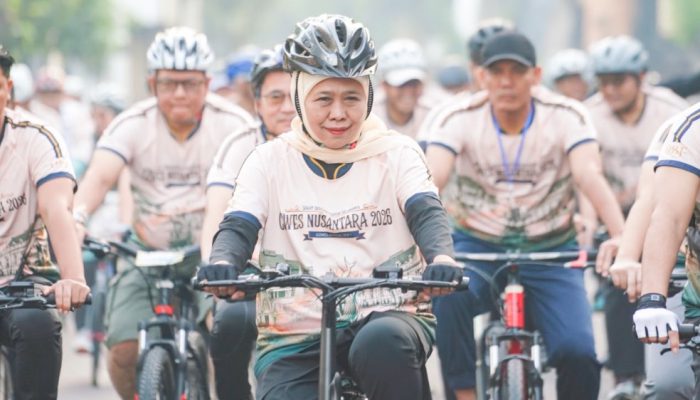 Gubernur Jatim Bersama Deputi BI Lepas Ratusan Peserta Gowes Nusantara 2026 di Surabaya