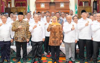 Lantik Pengurus PII Jatim, Gubernur Khofifah Dorong Insinyur Perkuat Inovasi dan Kolaborasi Pembangunan