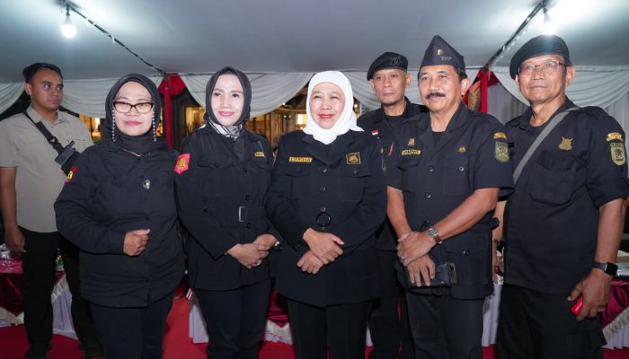 Bersama Destry Damayanti, Gubernur Khofifah Tabur Bunga di Monumen TRIP Malang, Teguhkan Nilai Kepahlawanan untuk Generasi Penerus