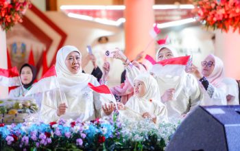 Sambut HUT ke-81 RI, Gubernur Khofifah Ajak Masyarakat Perkuat Persatuan Lewat Dzikir dan Sholawat