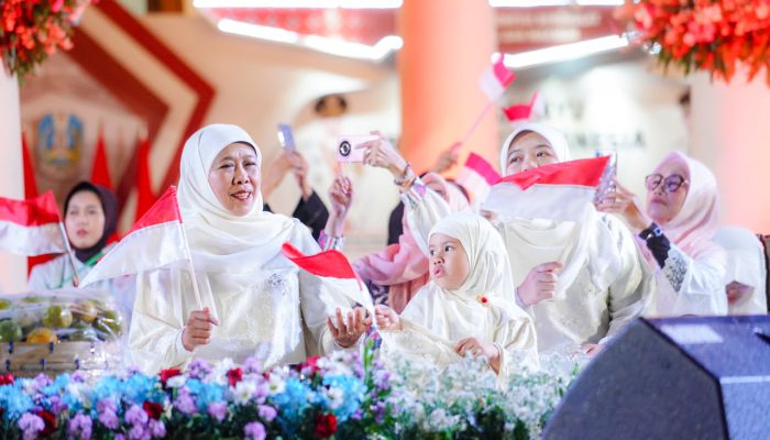 Sambut HUT ke-81 RI, Gubernur Khofifah Ajak Masyarakat Perkuat Persatuan Lewat Dzikir dan Sholawat