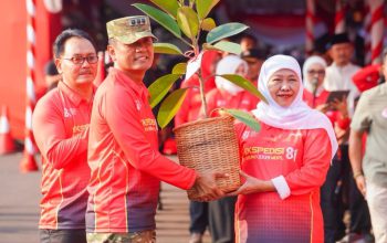 Merah Putih Berkibar di Puncak Arjuno, Gubernur Khofifah Dorong Gerakan Konservasi dan Cegah Karhutla**