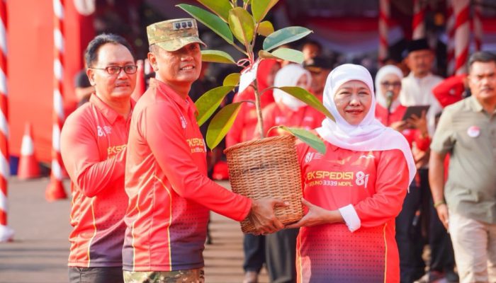 Merah Putih Berkibar di Puncak Arjuno, Gubernur Khofifah Dorong Gerakan Konservasi dan Cegah Karhutla**