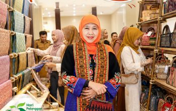 Hari Pelanggan Nasional 2026, Khofifah: Senyum Pelanggan Cerminan Kualitas Pelayanan