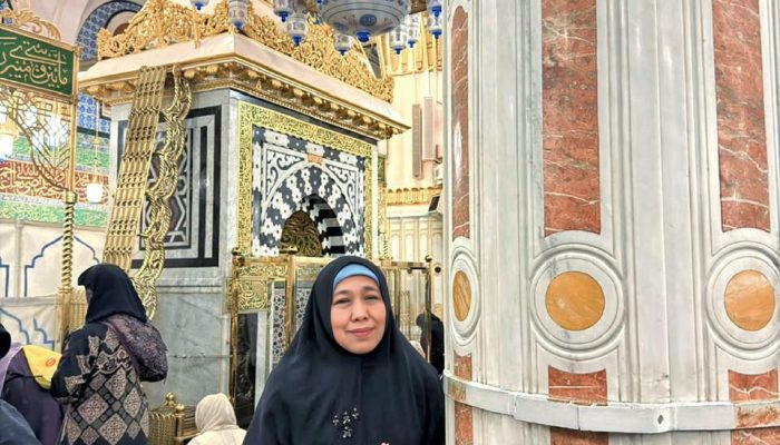 Khofifah di Raudhah Masjid Nabawi: Teladani Sayyidah Aisyah RA sebagai Sumber Ilmu Umat