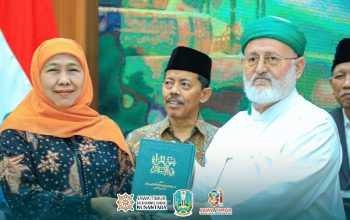Lestarikan Warisan Ulama Nusantara, Khofifah Luncurkan Prodi Magister Kajian Turats UINSA