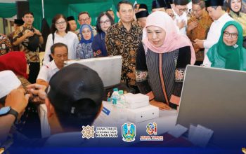 Khofifah Perkuat Kesejahteraan Guru dan Pelaku UMKM, BAZNAS Jatim Kucurkan Bantuan Ratusan Juta Rupiah