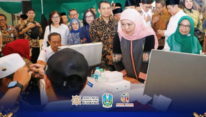 Khofifah Perkuat Kesejahteraan Guru dan Pelaku UMKM, BAZNAS Jatim Kucurkan Bantuan Ratusan Juta Rupiah