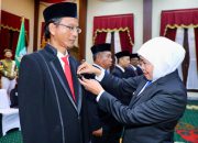 Khofifah Anugerahkan Satyalancana Karya Satya kepada 469 ASN Jatim, Tekankan Integritas dan Pelayanan Publik
