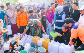 Atasi Kekeringan di Sumenep, Khofifah Kirim Bantuan Air Bersih dan Rencanakan Sumur Bor