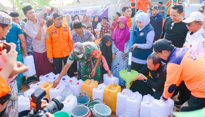 Atasi Kekeringan di Sumenep, Khofifah Kirim Bantuan Air Bersih dan Rencanakan Sumur Bor